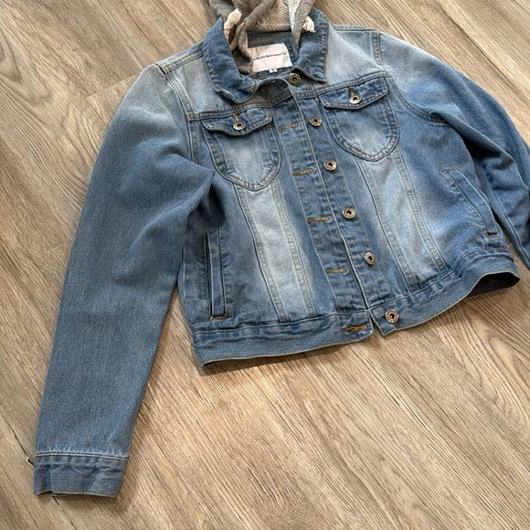 The Style Between Us Denim jacket with cloth hood Small (I5) - Picture 3 of 6